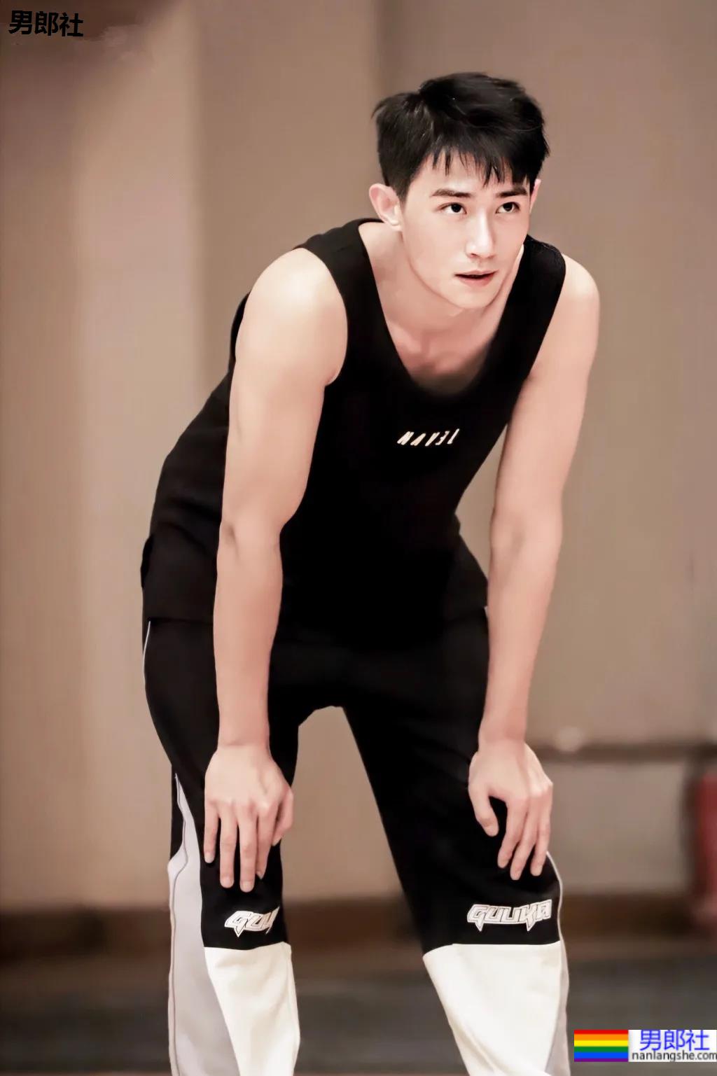 寸头薄肌小狼狗帅出圈,又狼又奶的这张脸也太可了吧! - 51虹马 寸头薄肌小狼狗帅出圈,又狼又奶的这张脸也太可了吧! - 51虹马