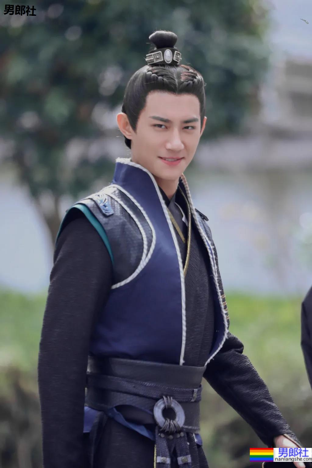 寸头薄肌小狼狗帅出圈,又狼又奶的这张脸也太可了吧! - 51虹马 寸头薄肌小狼狗帅出圈,又狼又奶的这张脸也太可了吧! - 51虹马