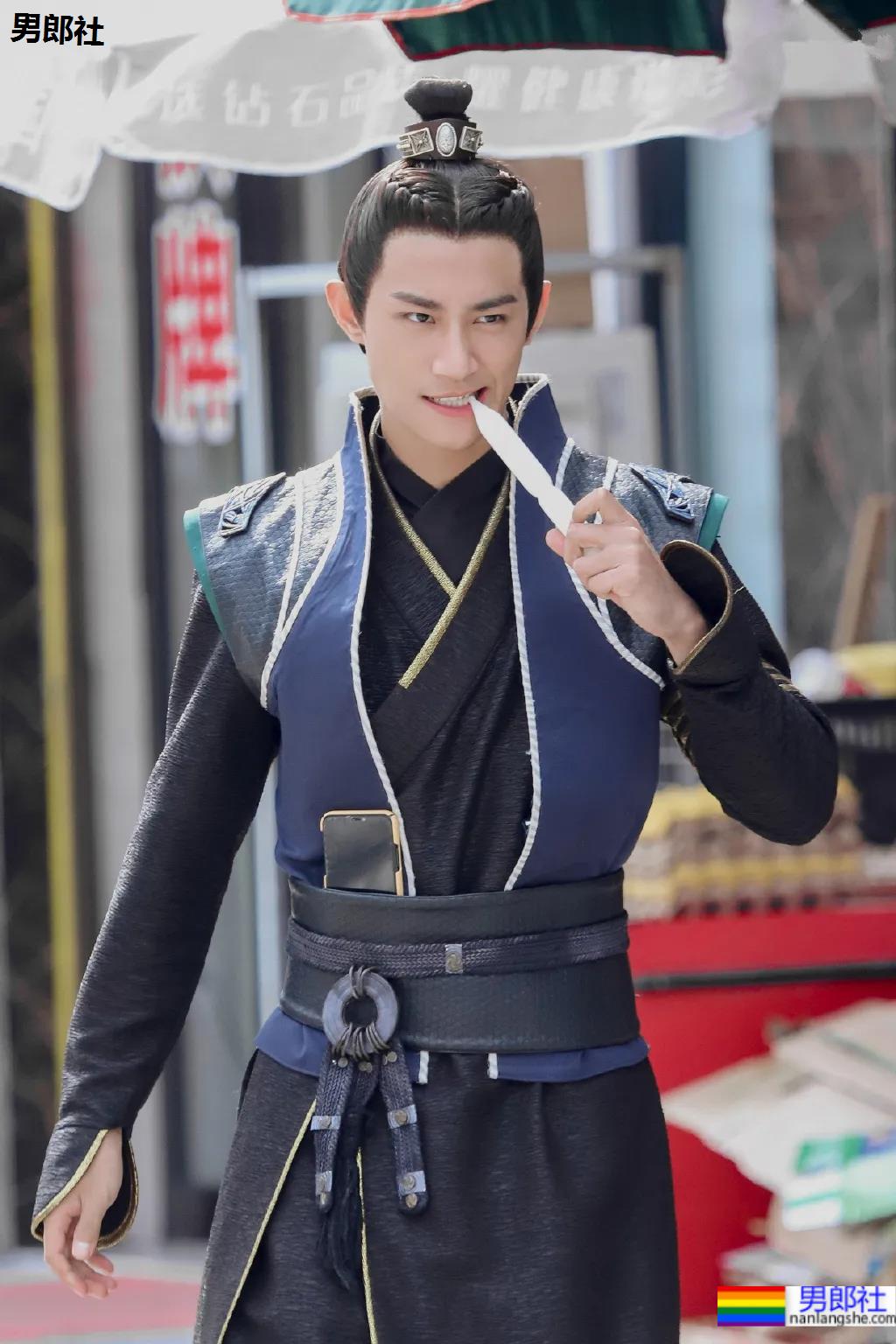 寸头薄肌小狼狗帅出圈,又狼又奶的这张脸也太可了吧! - 51虹马 寸头薄肌小狼狗帅出圈,又狼又奶的这张脸也太可了吧! - 51虹马