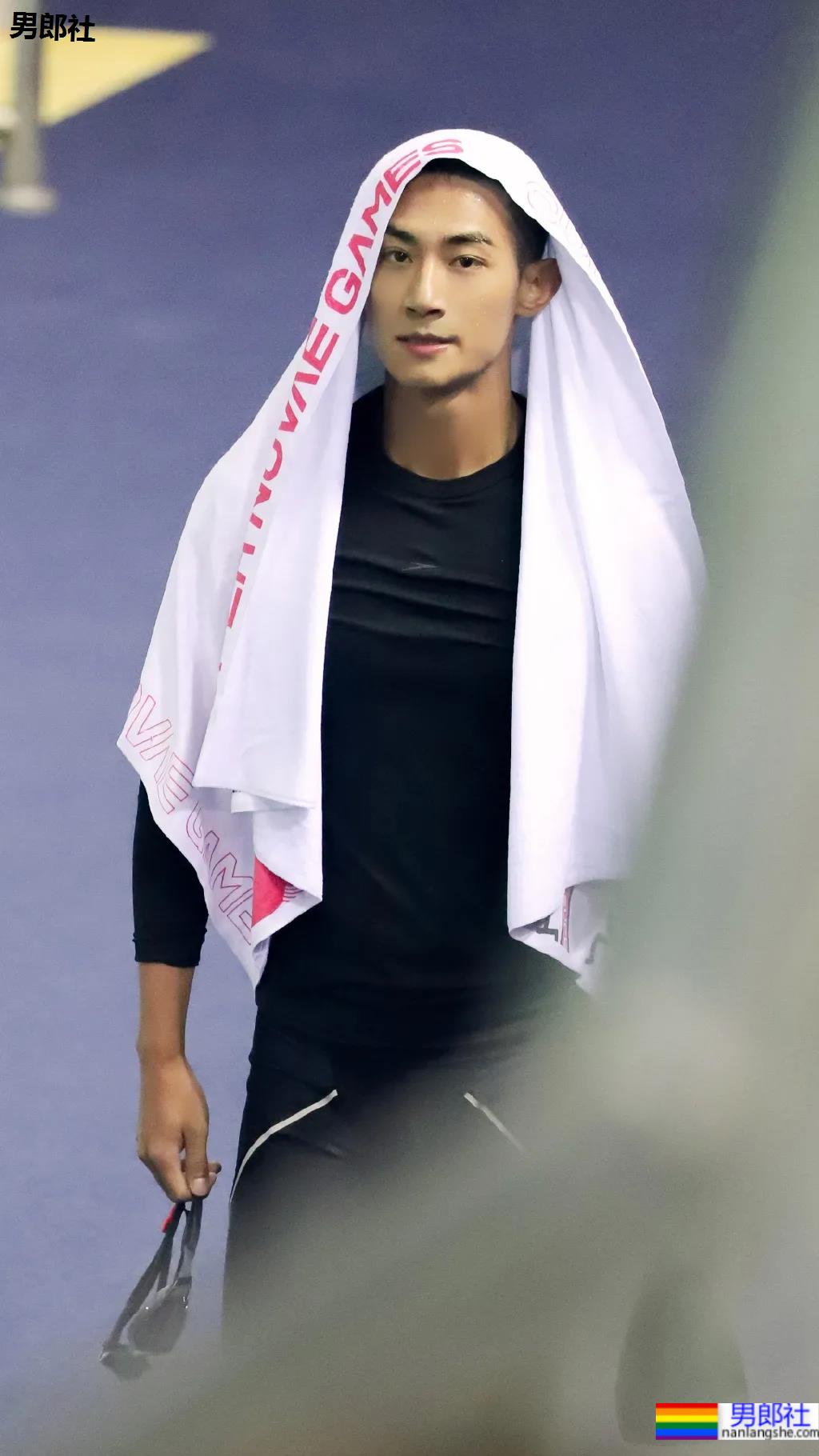 寸头薄肌小狼狗帅出圈,又狼又奶的这张脸也太可了吧! - 51虹马 寸头薄肌小狼狗帅出圈,又狼又奶的这张脸也太可了吧! - 51虹马