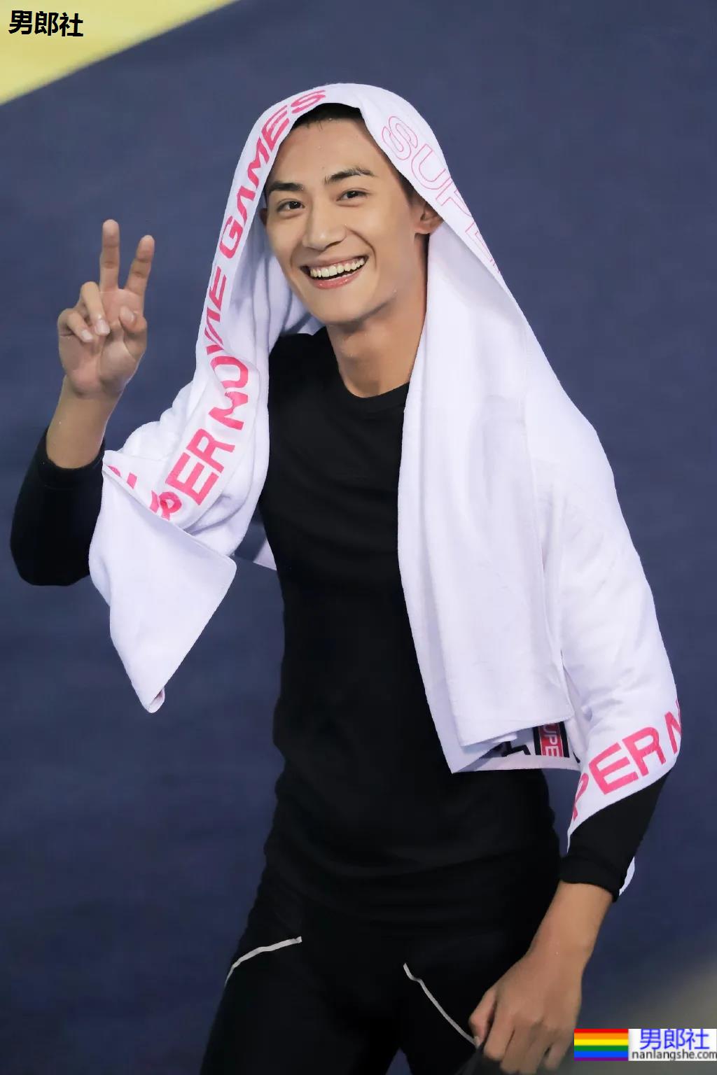 寸头薄肌小狼狗帅出圈,又狼又奶的这张脸也太可了吧! - 51虹马 寸头薄肌小狼狗帅出圈,又狼又奶的这张脸也太可了吧! - 51虹马