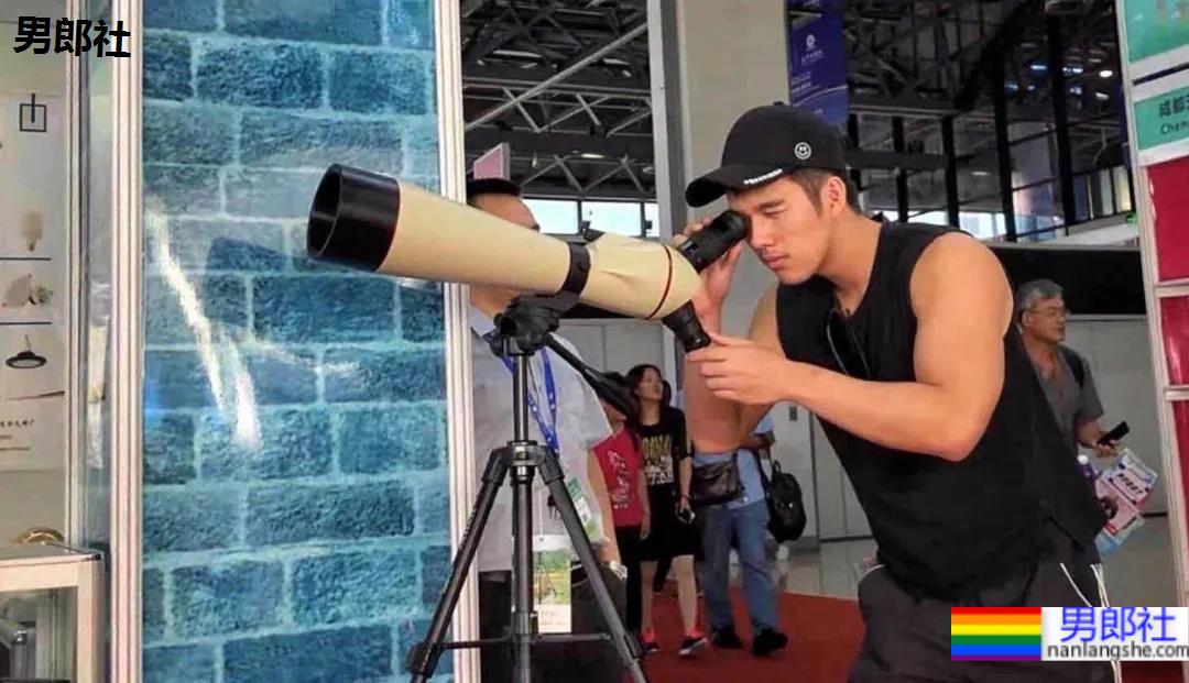 直男脸6块腹肌帅哥，符合你择偶标准？ - 51虹马