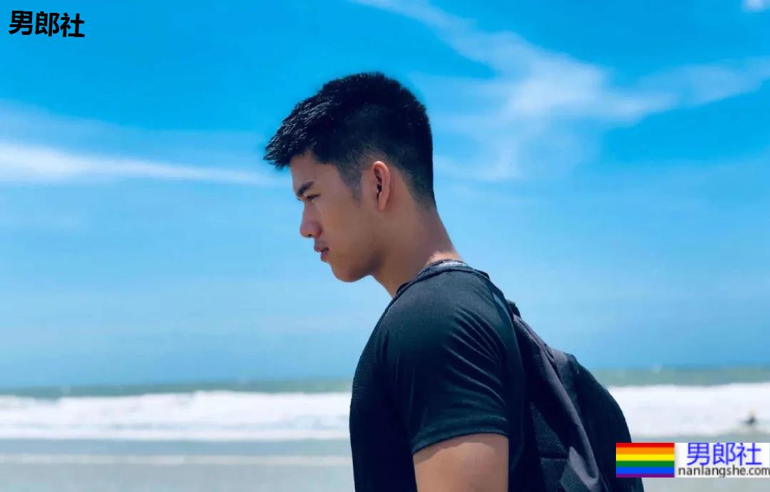 直男脸6块腹肌帅哥，符合你择偶标准？ - 51虹马