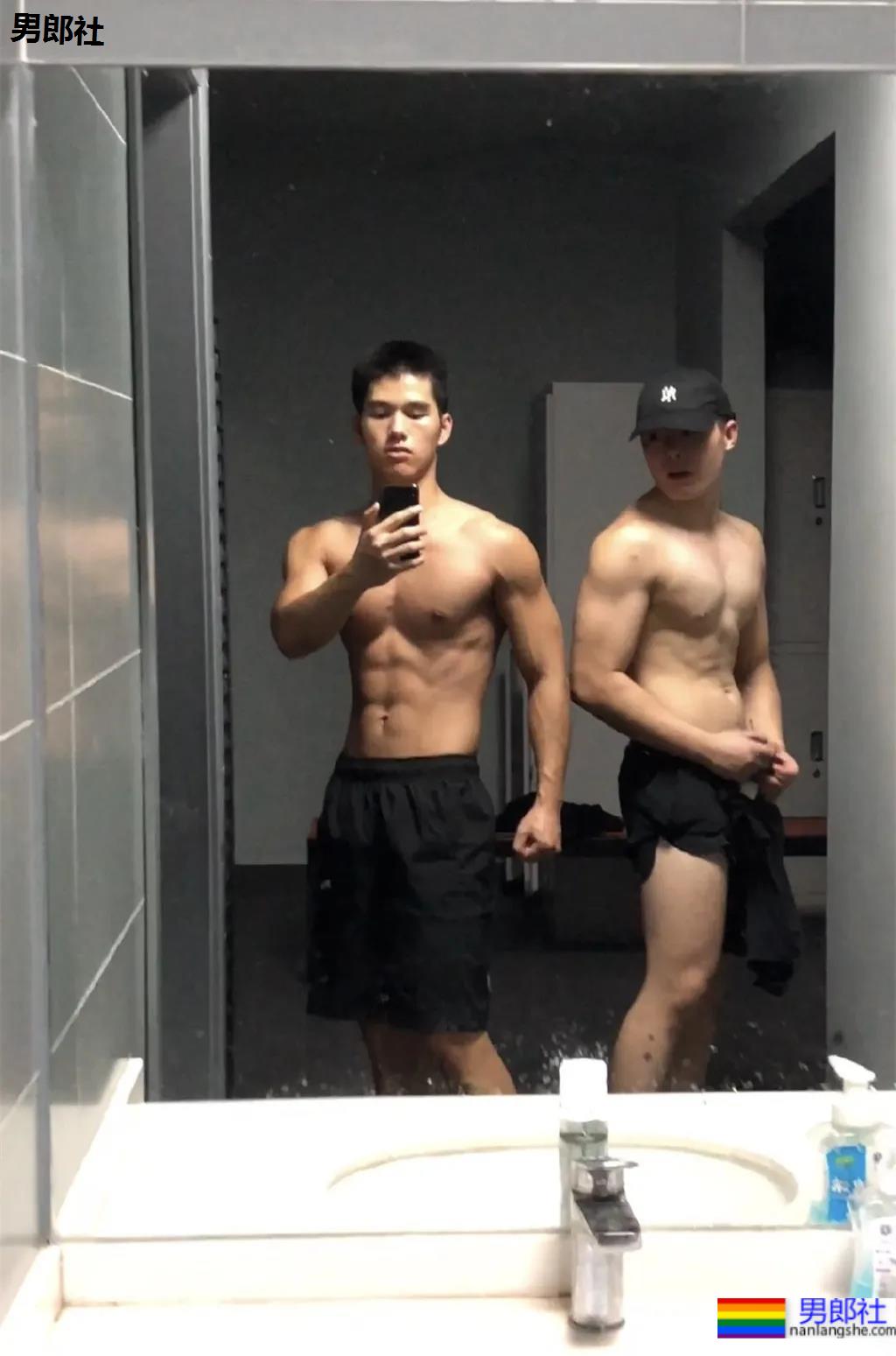 直男脸6块腹肌帅哥，符合你择偶标准？ - 51虹马