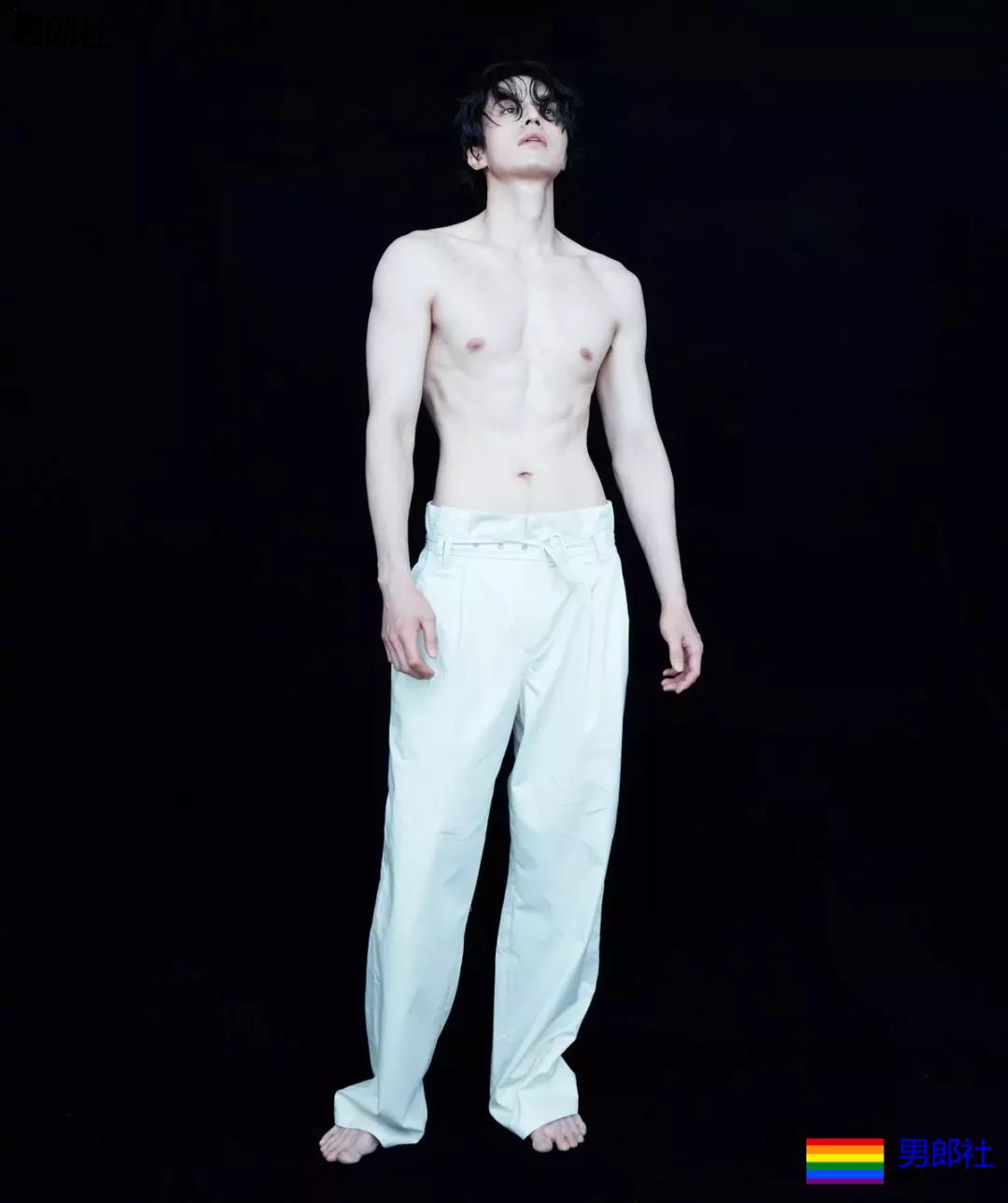 李栋旭新剧再秀腹肌，这40岁的身材秒杀鲜肉小狼狗！ - 51虹马