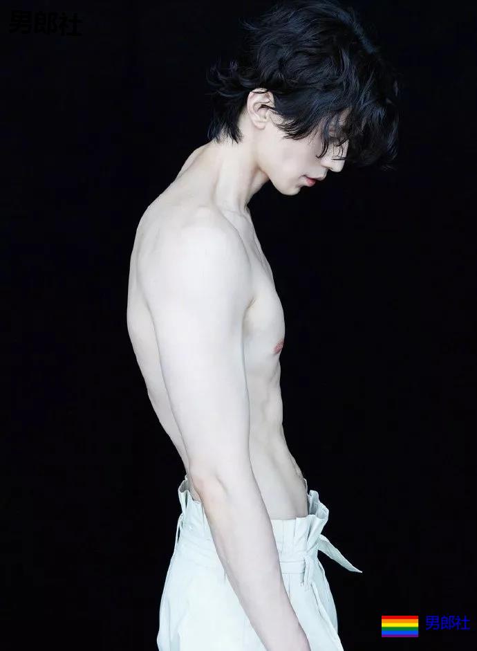 李栋旭新剧再秀腹肌，这40岁的身材秒杀鲜肉小狼狗！ - 51虹马