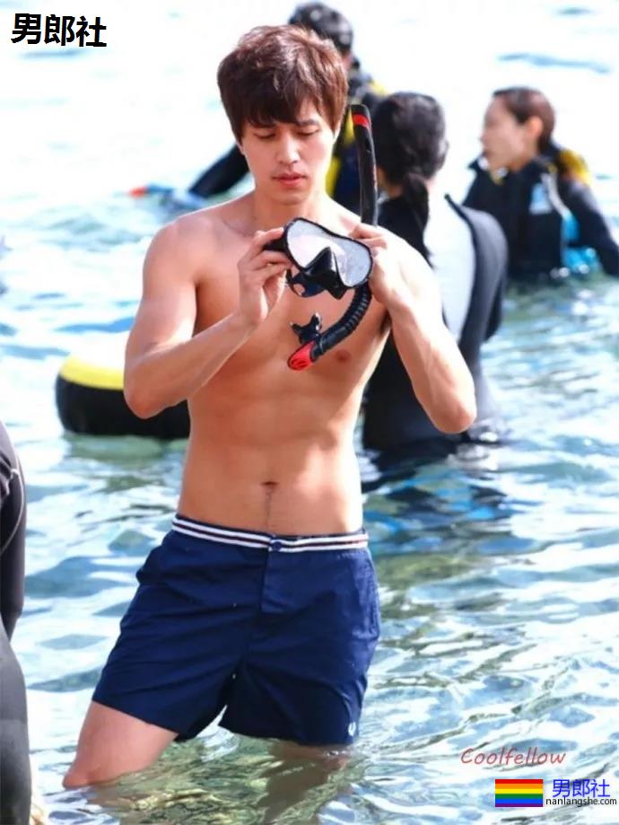 李栋旭新剧再秀腹肌，这40岁的身材秒杀鲜肉小狼狗！ - 51虹马