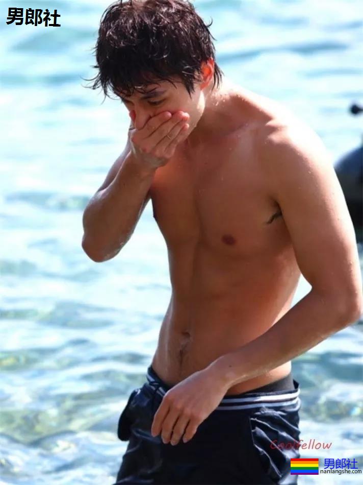 李栋旭新剧再秀腹肌，这40岁的身材秒杀鲜肉小狼狗！ - 51虹马