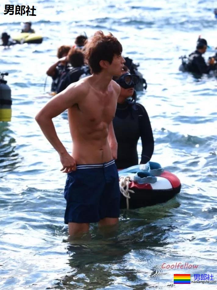 李栋旭新剧再秀腹肌，这40岁的身材秒杀鲜肉小狼狗！ - 51虹马