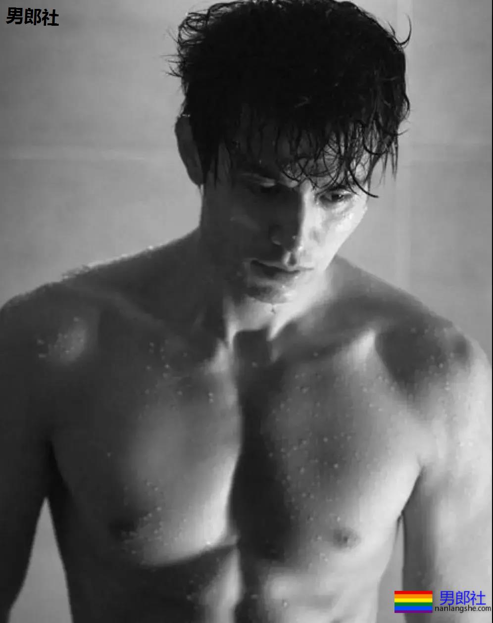 李栋旭新剧再秀腹肌，这40岁的身材秒杀鲜肉小狼狗！ - 51虹马