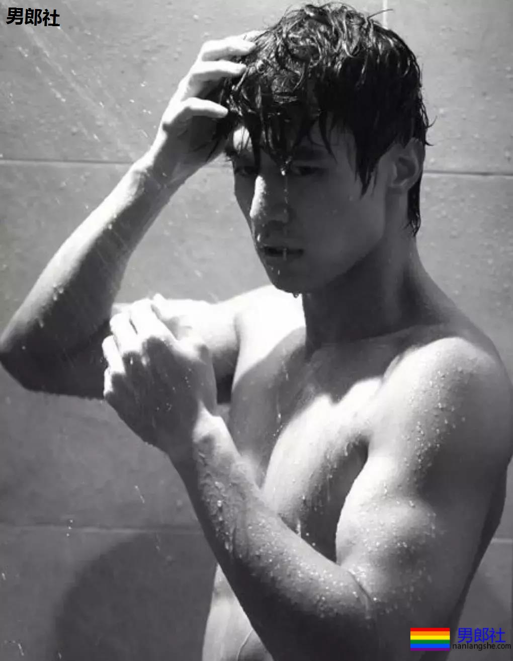 李栋旭新剧再秀腹肌，这40岁的身材秒杀鲜肉小狼狗！ - 51虹马