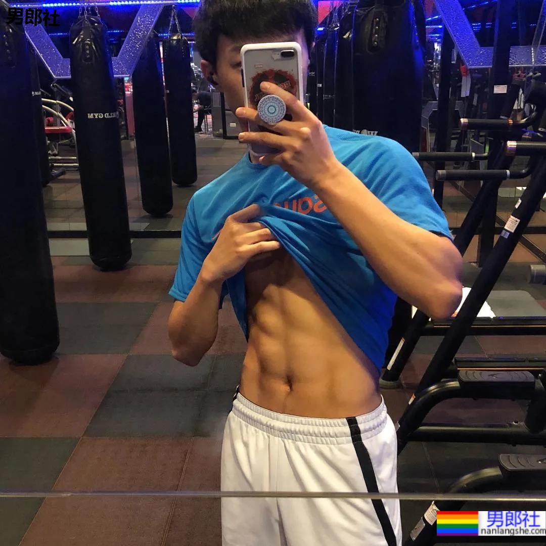 肌肉男生都有的小癖好!?要被这些荷尔蒙爆棚的男人萌化了! - 51虹马 肌肉男生都有的小癖好!?要被这些荷尔蒙爆棚的男人萌化了! - 51虹马