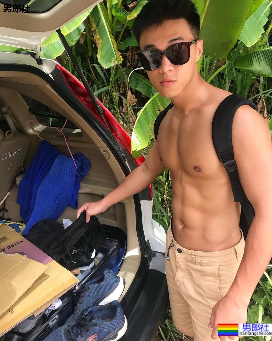 肌肉男生都有的小癖好!?要被这些荷尔蒙爆棚的男人萌化了! - 51虹马 肌肉男生都有的小癖好!?要被这些荷尔蒙爆棚的男人萌化了! - 51虹马