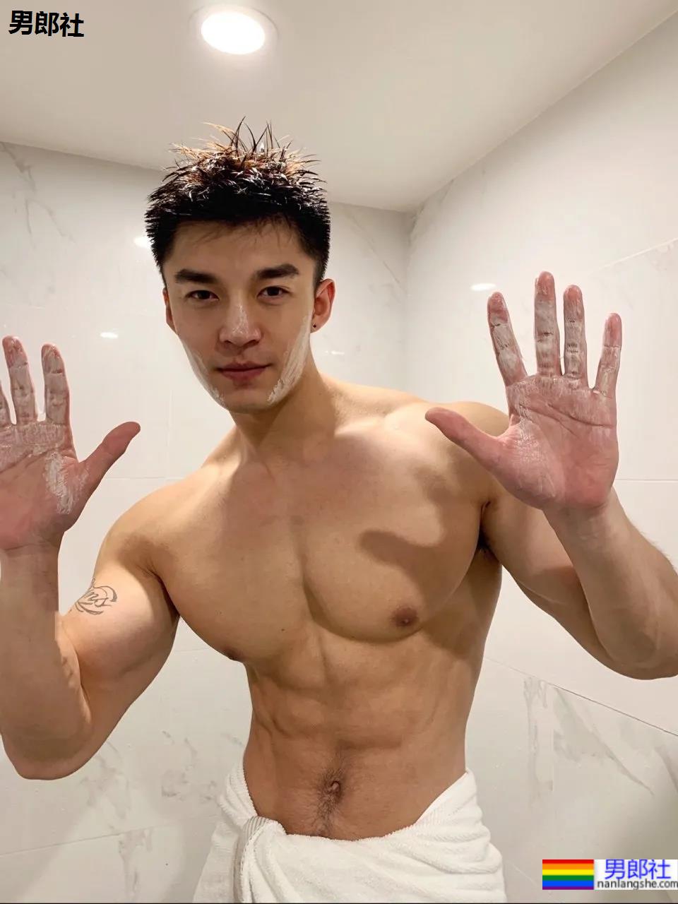 肌肉男生都有的小癖好!?要被这些荷尔蒙爆棚的男人萌化了! - 51虹马 肌肉男生都有的小癖好!?要被这些荷尔蒙爆棚的男人萌化了! - 51虹马