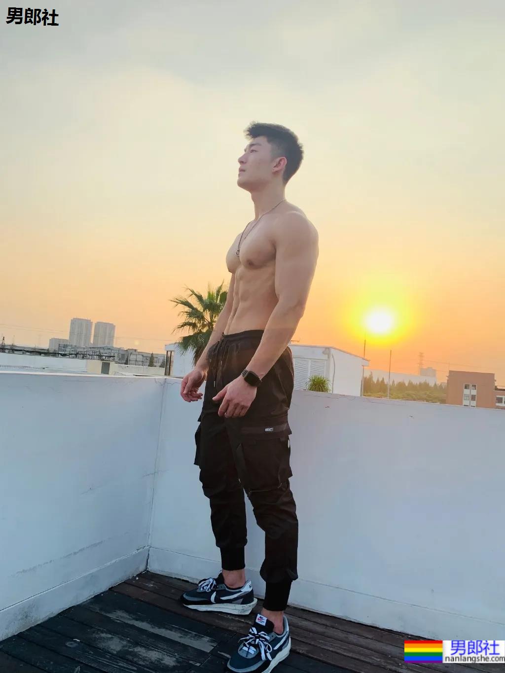 肌肉男生都有的小癖好!?要被这些荷尔蒙爆棚的男人萌化了! - 51虹马 肌肉男生都有的小癖好!?要被这些荷尔蒙爆棚的男人萌化了! - 51虹马