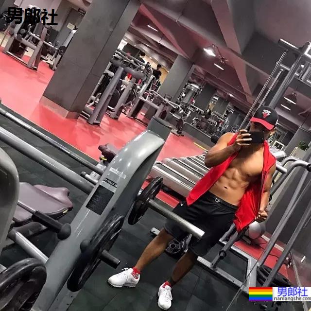 肌肉男生都有的小癖好!?要被这些荷尔蒙爆棚的男人萌化了! - 51虹马 肌肉男生都有的小癖好!?要被这些荷尔蒙爆棚的男人萌化了! - 51虹马