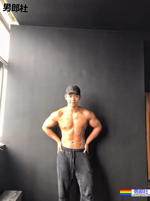 肌肉男生都有的小癖好!?要被这些荷尔蒙爆棚的男人萌化了! - 51虹马 肌肉男生都有的小癖好!?要被这些荷尔蒙爆棚的男人萌化了! - 51虹马