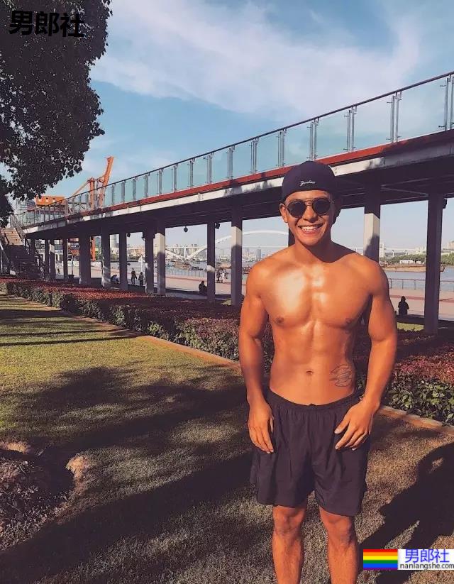 肌肉男生都有的小癖好!?要被这些荷尔蒙爆棚的男人萌化了! - 51虹马 肌肉男生都有的小癖好!?要被这些荷尔蒙爆棚的男人萌化了! - 51虹马