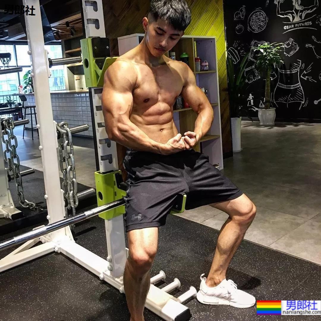 肌肉男生都有的小癖好!?要被这些荷尔蒙爆棚的男人萌化了! - 51虹马 肌肉男生都有的小癖好!?要被这些荷尔蒙爆棚的男人萌化了! - 51虹马