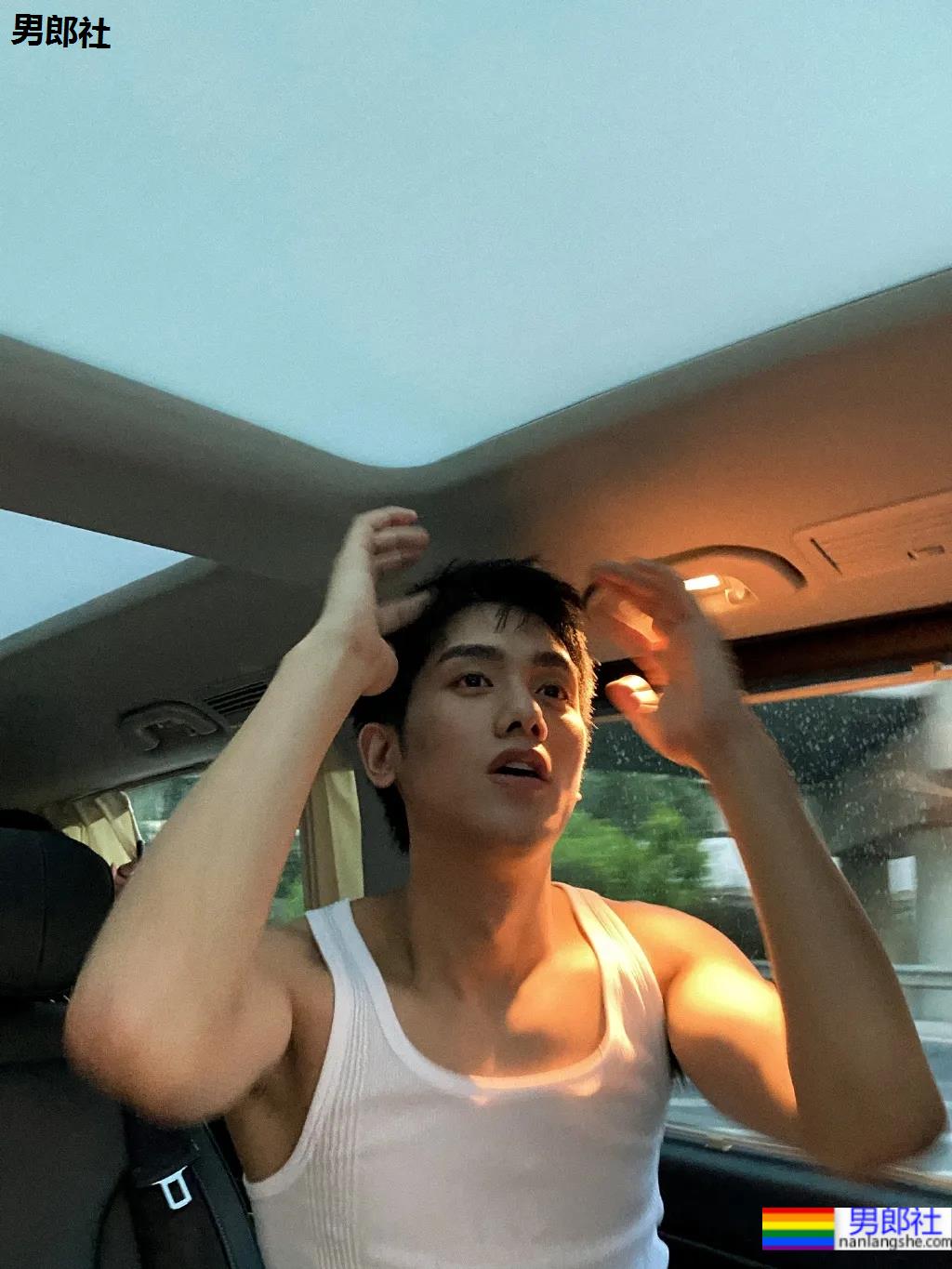 高级脸冷淡型小狼狗，这颜值我可以反复恋爱！-51虹马