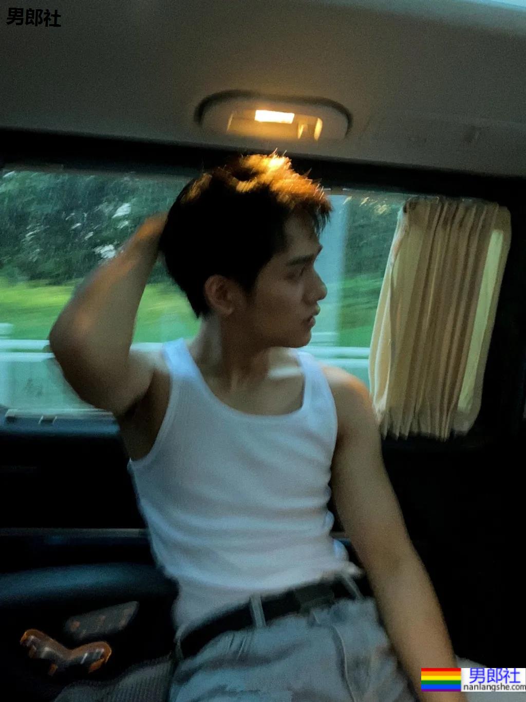 高级脸冷淡型小狼狗，这颜值我可以反复恋爱！ - 51虹马