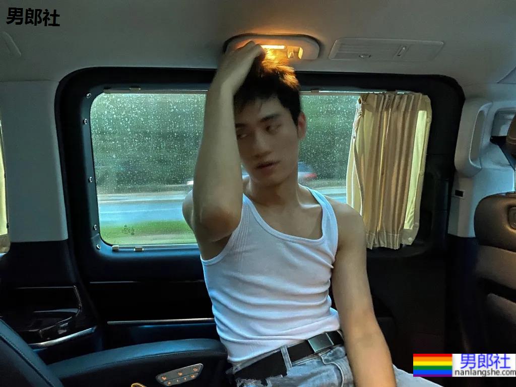 高级脸冷淡型小狼狗，这颜值我可以反复恋爱！ - 51虹马