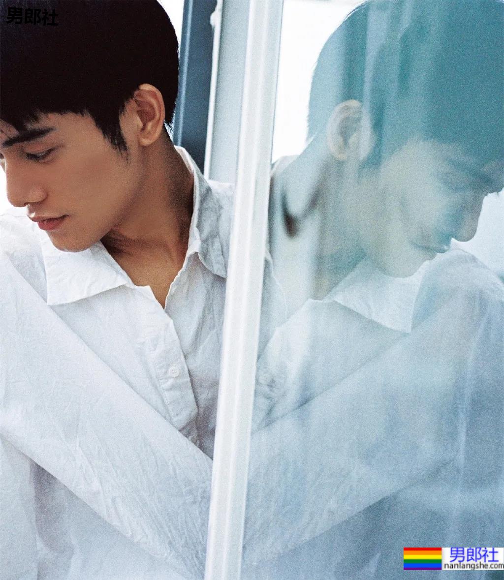 高级脸冷淡型小狼狗，这颜值我可以反复恋爱！ - 51虹马