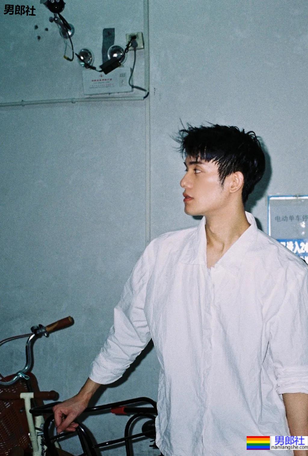 高级脸冷淡型小狼狗，这颜值我可以反复恋爱！ - 51虹马