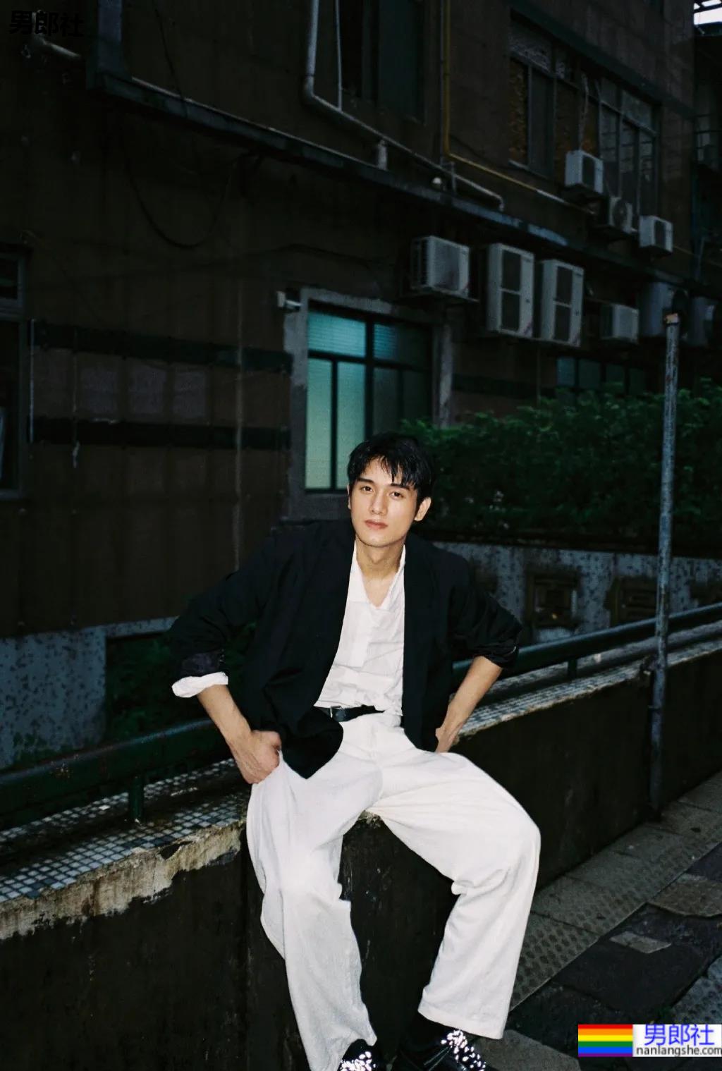 高级脸冷淡型小狼狗，这颜值我可以反复恋爱！ - 51虹马