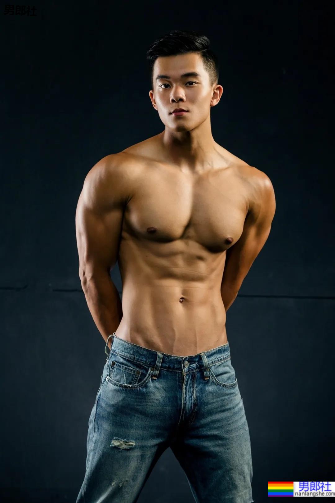 新晋健身教练最新高清大片一览，这鲨鱼肌腰线真的绝了！ - 51虹马