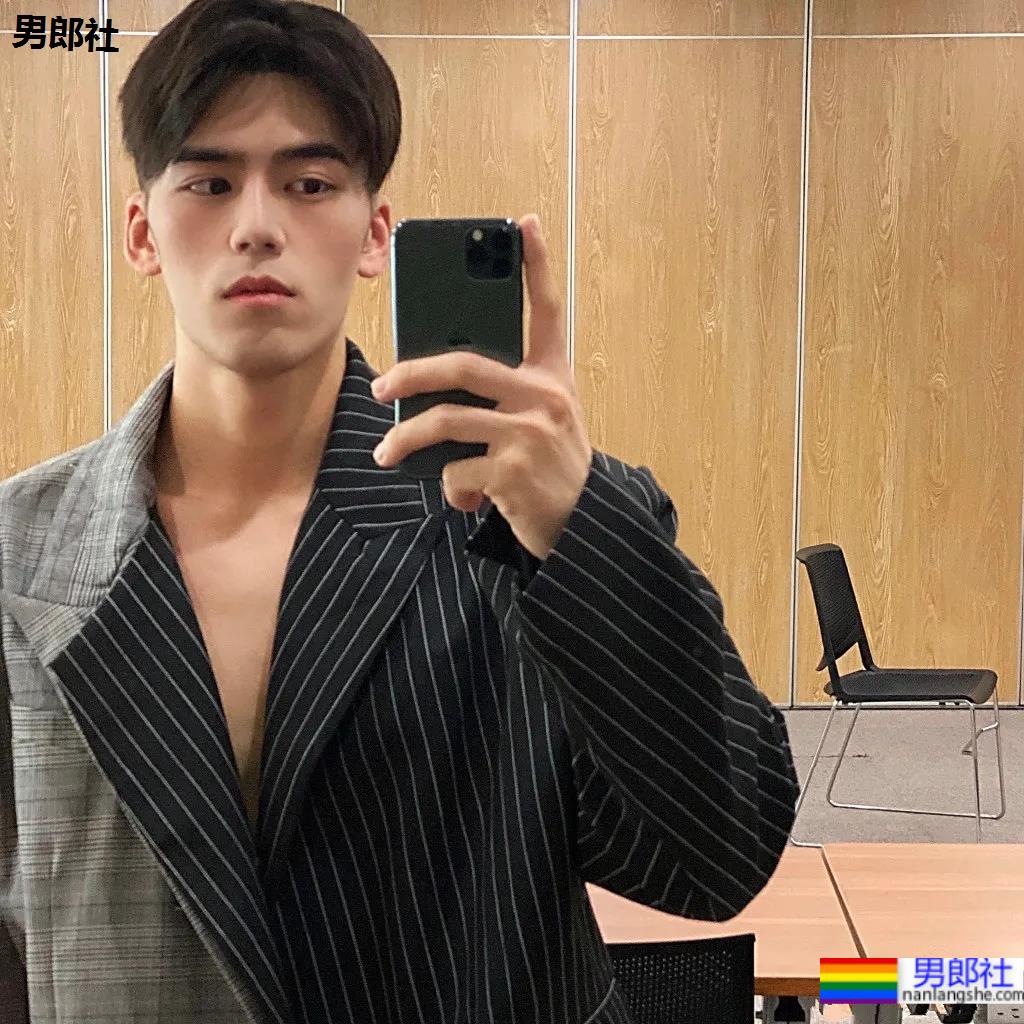 超帅大鼻子薄肌小狼狗 - 51虹马