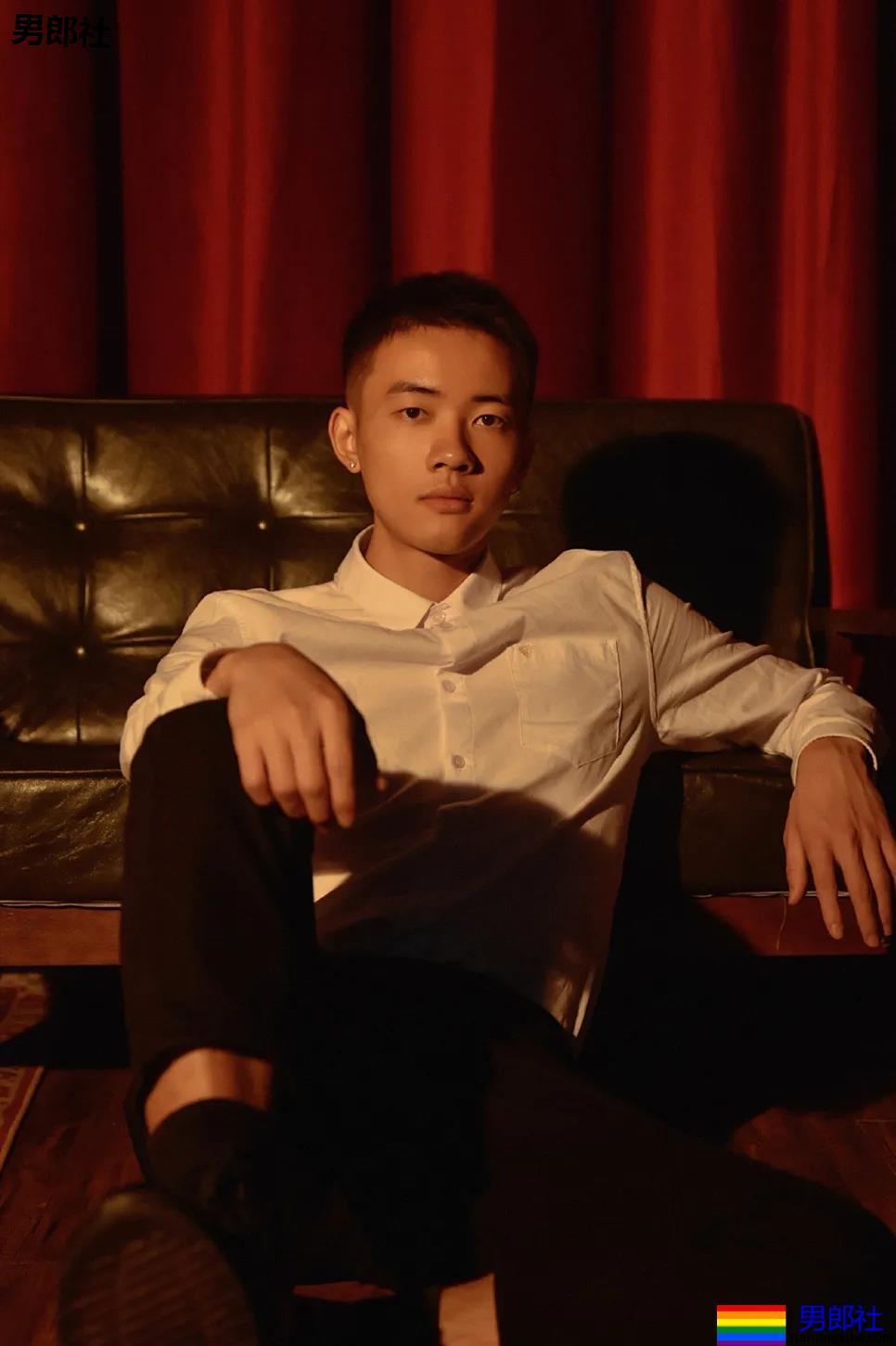 寸头腹肌体育生拍正装写真，这田径肌肉弟弟的腹肌真是绝了！ - 51虹马