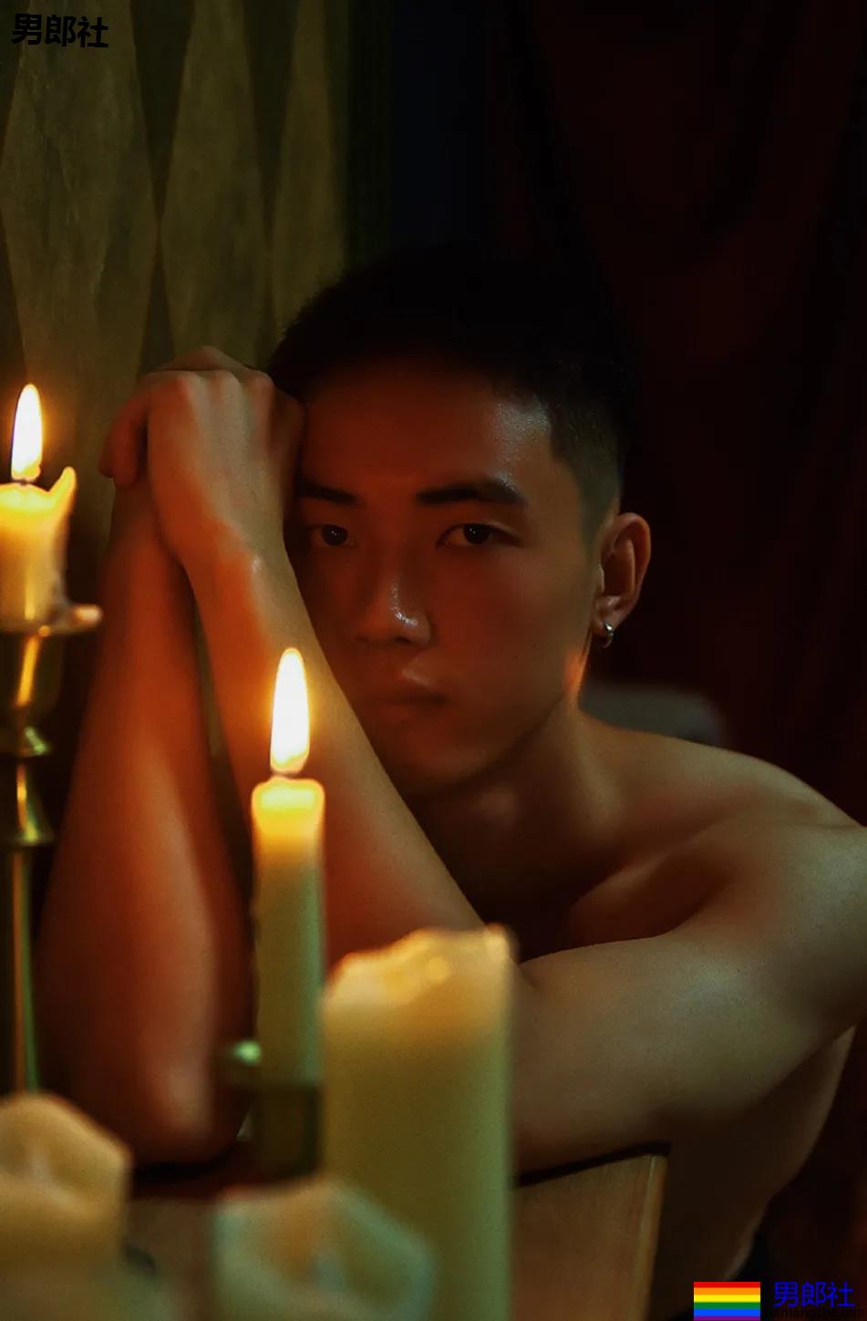 寸头腹肌体育生拍正装写真，这田径肌肉弟弟的腹肌真是绝了！ - 51虹马