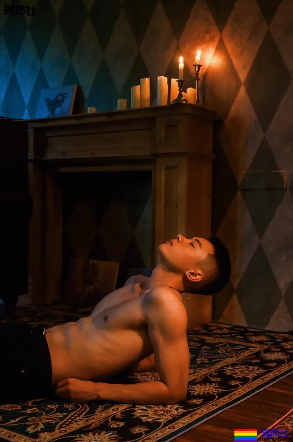 寸头腹肌体育生拍正装写真，这田径肌肉弟弟的腹肌真是绝了！ - 51虹马