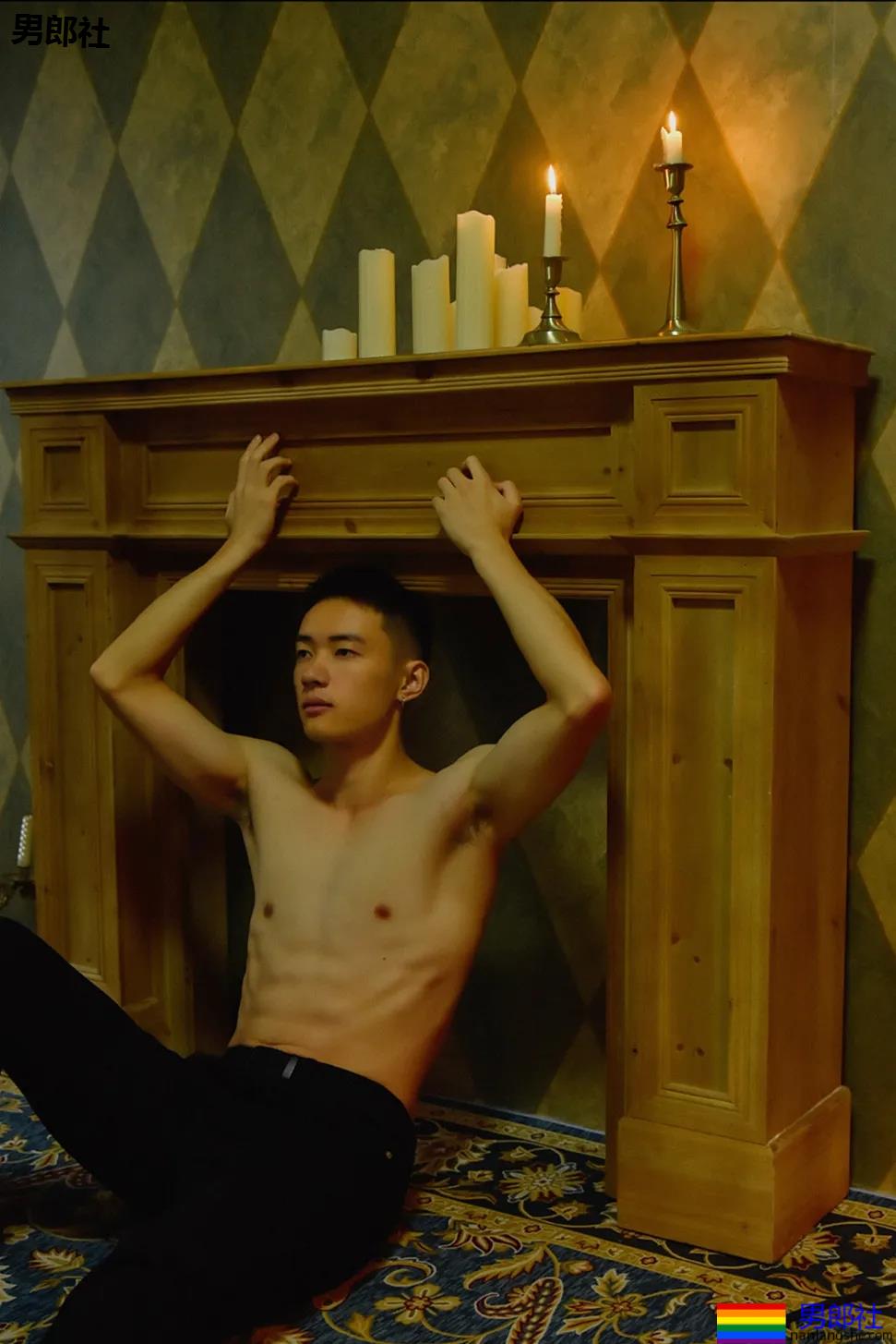 寸头腹肌体育生拍正装写真，这田径肌肉弟弟的腹肌真是绝了！ - 51虹马