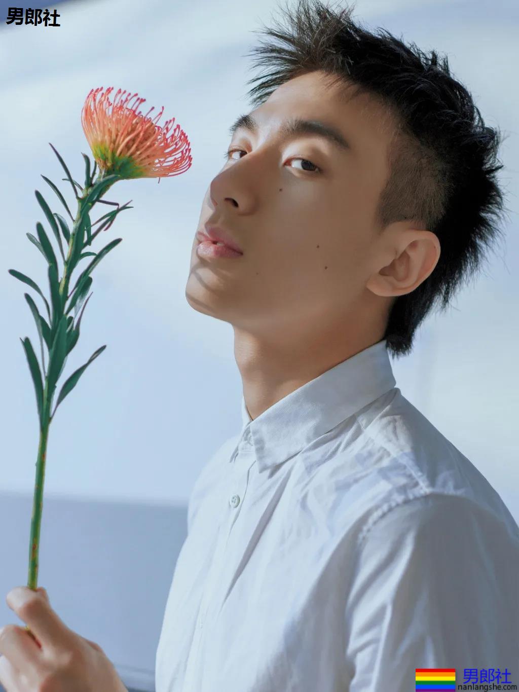 清爽干净的心动少年，这寸头和侧颜也太好看了吧！ - 51虹马