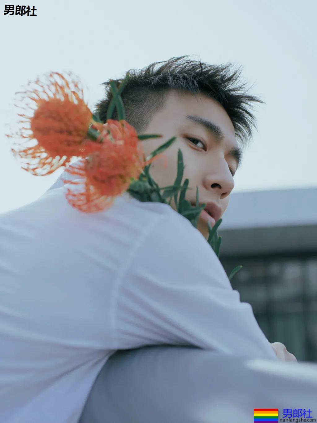 清爽干净的心动少年，这寸头和侧颜也太好看了吧！ - 51虹马