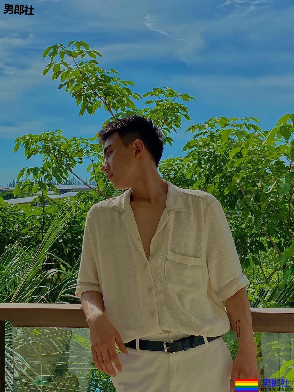 清爽干净的心动少年，这寸头和侧颜也太好看了吧！ - 51虹马