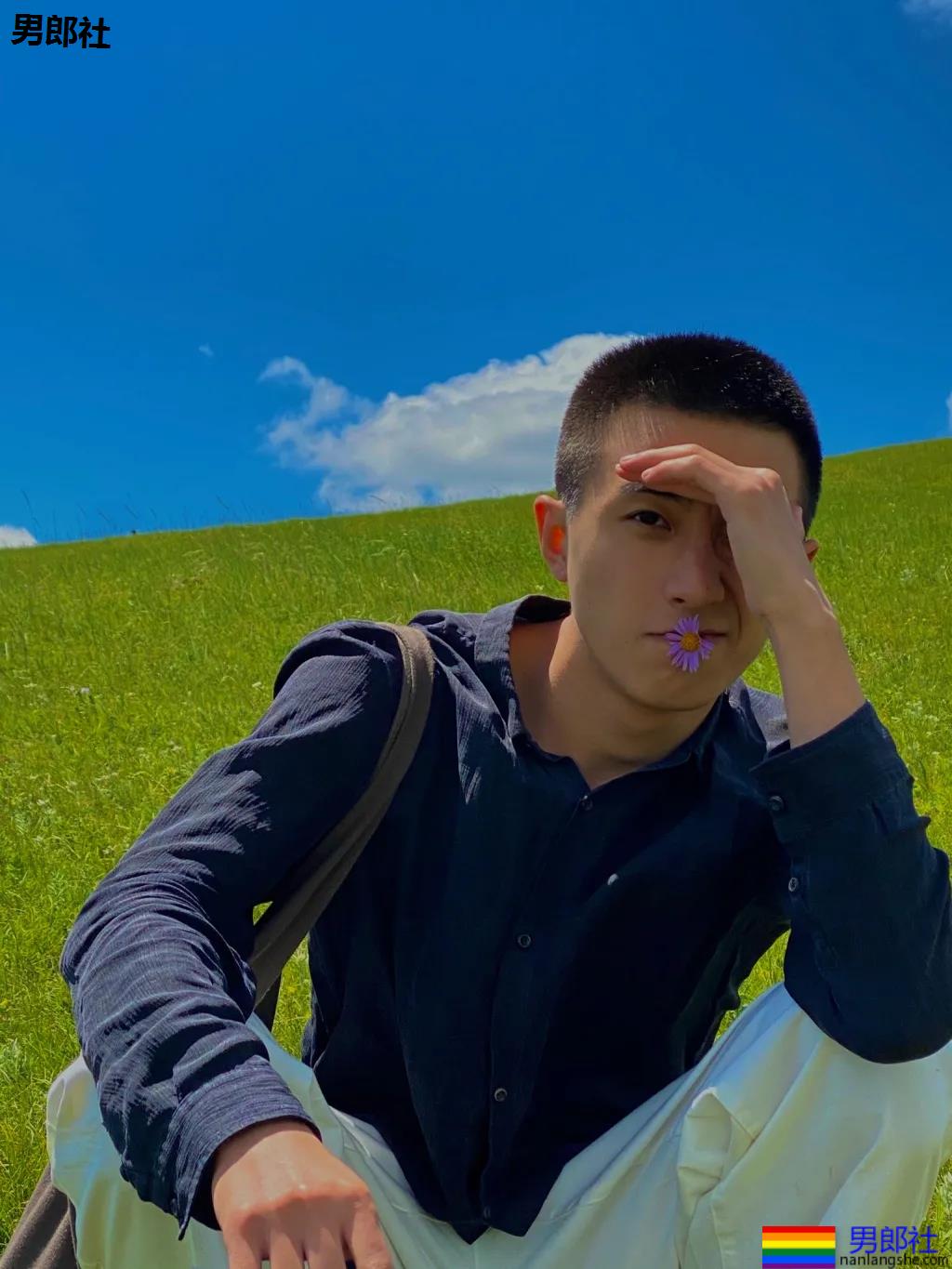 清爽干净的心动少年，这寸头和侧颜也太好看了吧！ - 51虹马