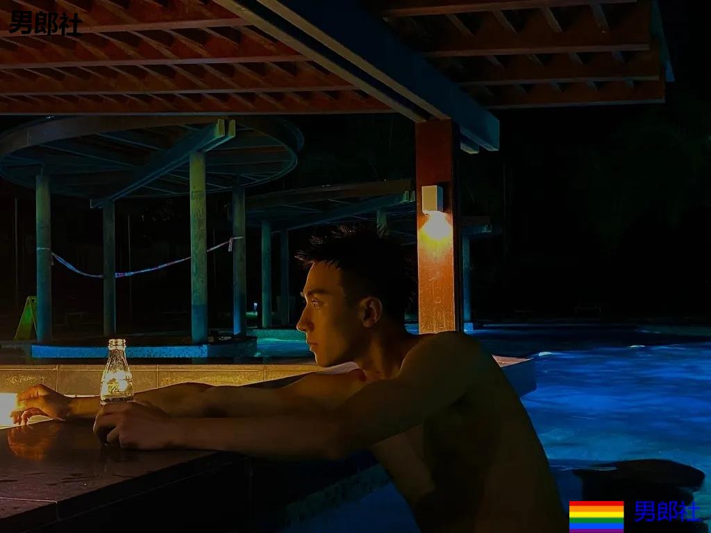 清爽干净的心动少年，这寸头和侧颜也太好看了吧！ - 51虹马