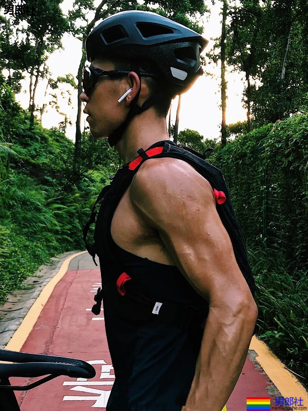 寸头痞帅腹肌网红博主-51虹马