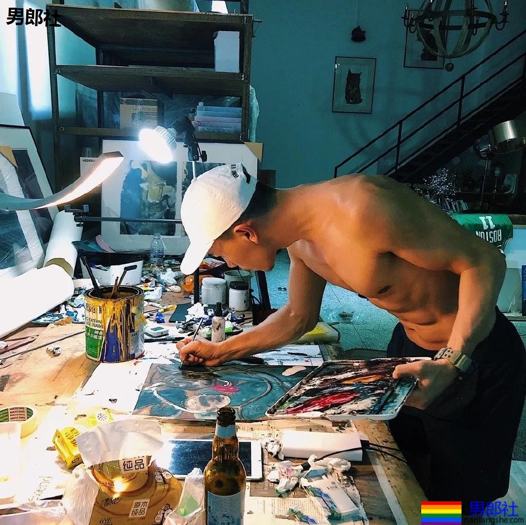 寸头痞帅腹肌网红博主 - 51虹马