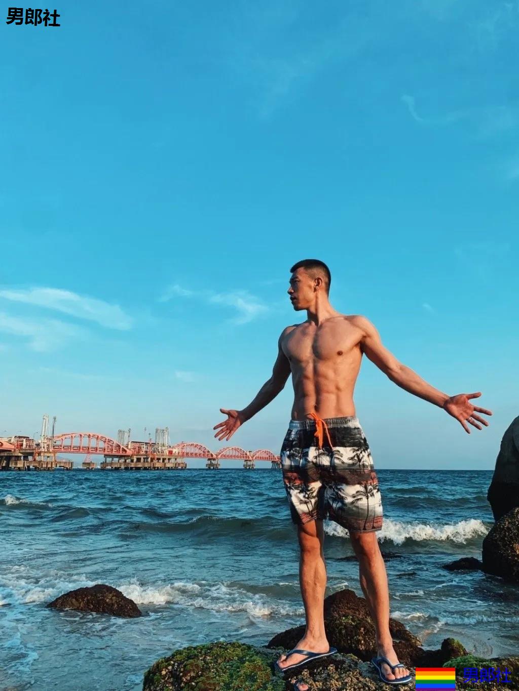 寸头痞帅腹肌网红博主 - 51虹马