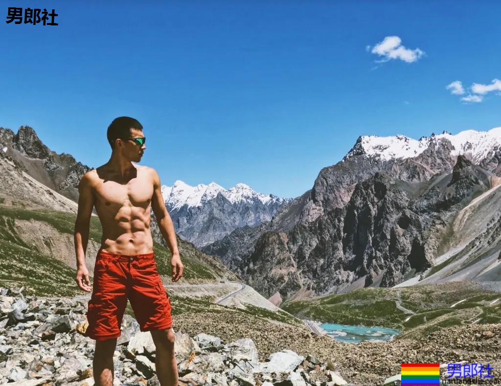 寸头痞帅腹肌网红博主 - 51虹马