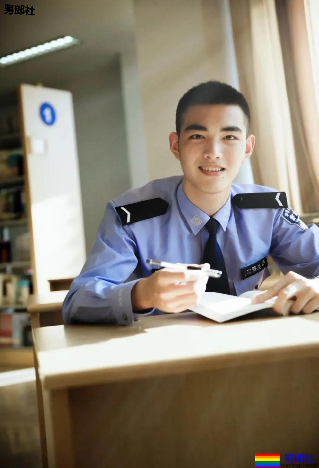 千万人点赞的“警队吴亦凡”有多帅?警校毕业生姚凌浩火了 - 51虹马 千万人点赞的“警队吴亦凡”有多帅?警校毕业生姚凌浩火了 - 51虹马