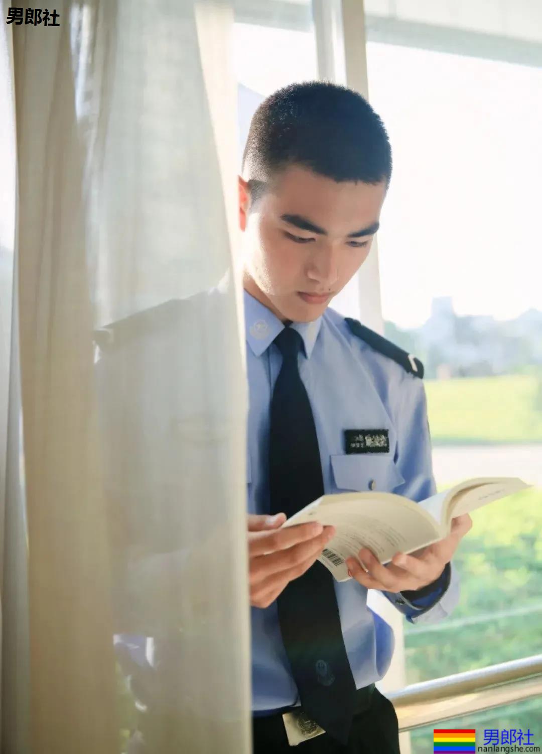 千万人点赞的“警队吴亦凡”有多帅?警校毕业生姚凌浩火了 - 51虹马 千万人点赞的“警队吴亦凡”有多帅?警校毕业生姚凌浩火了 - 51虹马