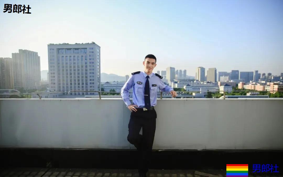千万人点赞的“警队吴亦凡”有多帅?警校毕业生姚凌浩火了 - 51虹马 千万人点赞的“警队吴亦凡”有多帅?警校毕业生姚凌浩火了 - 51虹马