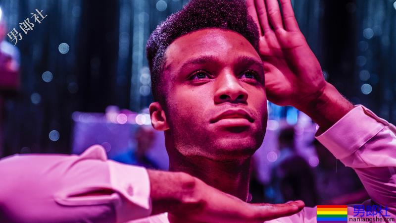 从正面全裸演到逼真床戏！10位抖内观众高潮欢愉的出柜欧美男演员 - 51虹马