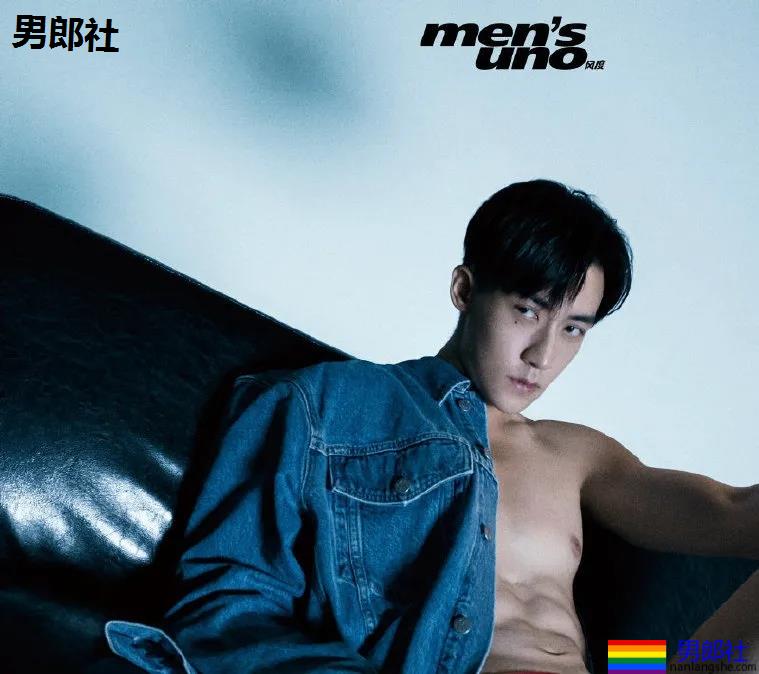 "短裤不过膝"的谷嘉诚穿短裤拍腹肌大片，如今的男星真是越穿越少了! - 51虹马