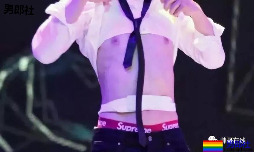 "短裤不过膝"的谷嘉诚穿短裤拍腹肌大片，如今的男星真是越穿越少了! - 51虹马